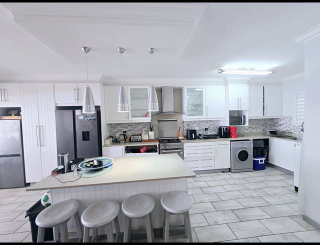 3 BEDROOM APARTMENT TO LET IN BALLITO CENTRAL